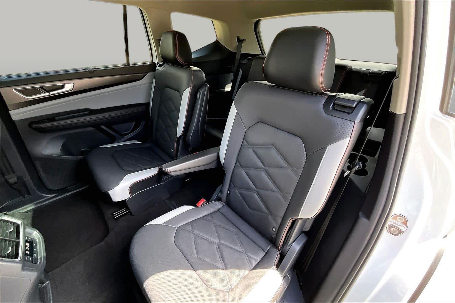 Used 2024 Volkswagen Atlas Peak Edition SEL AWD/4WD image 18
