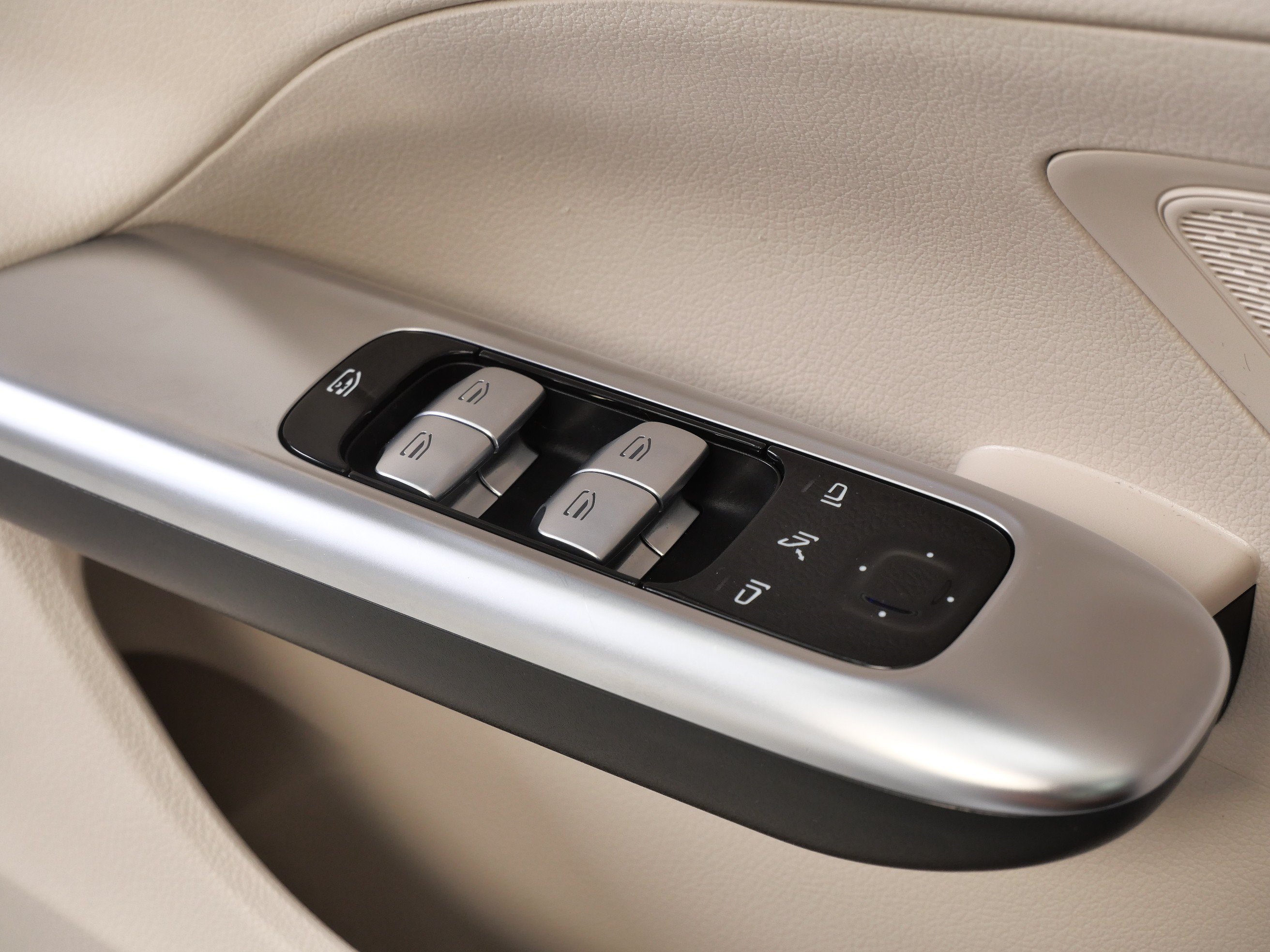 Certified 2023 Mercedes-Benz C 300 4MATIC Sedan image 34