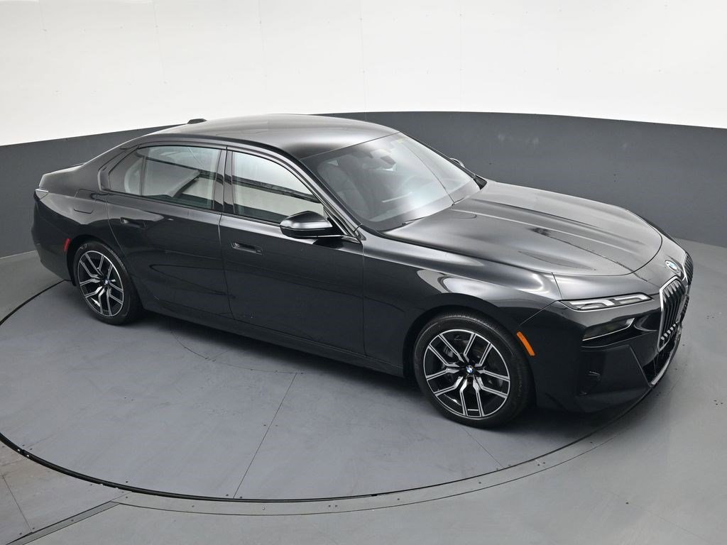 Used 2025 BMW 760i xDrive w/ Luxury Rear Seating Package AWD/4WD image 18