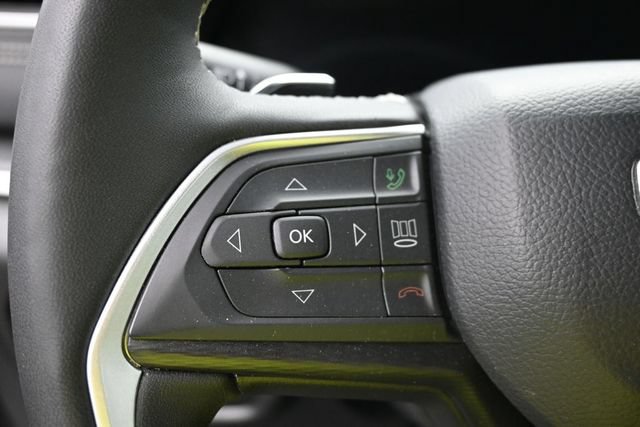 Used 2025 Jeep Grand Cherokee Altitude AWD/4WD image 17