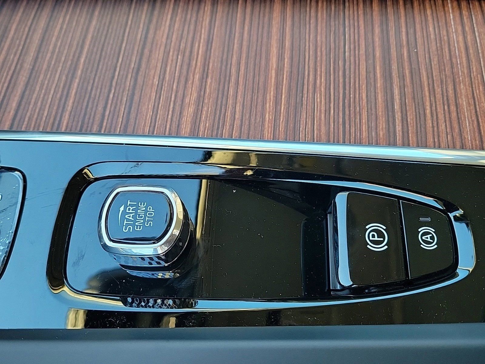 New 2024 Volvo XC60 T8 Ultimate w/ Protection Package Premier image 36