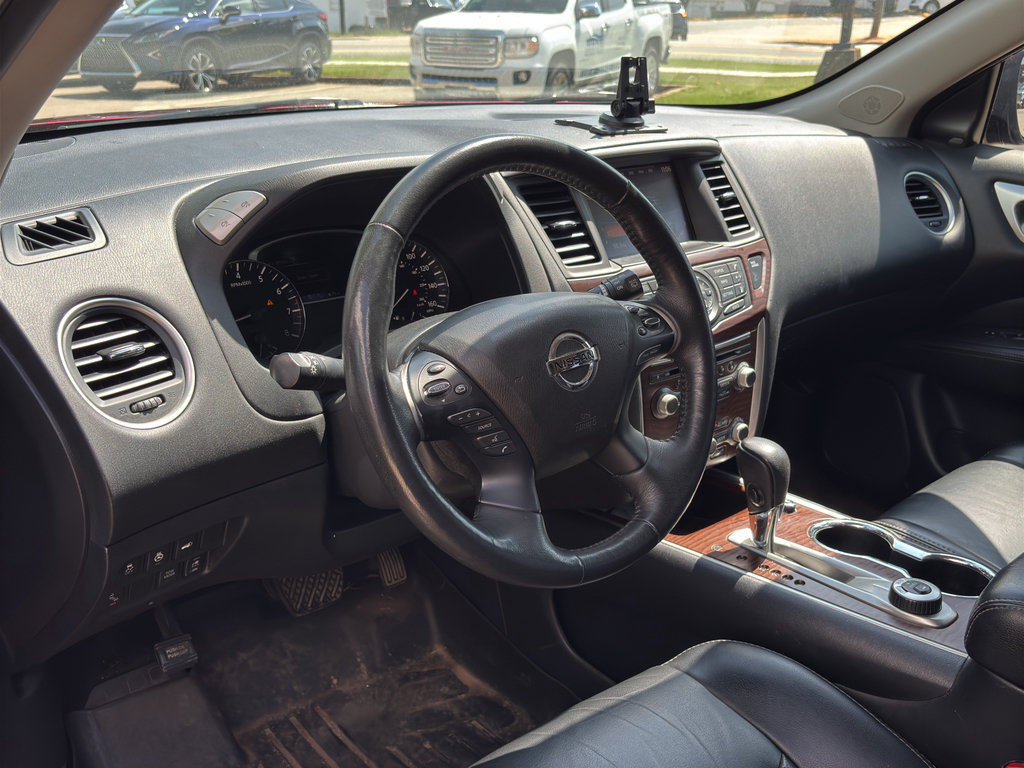 Used 2018 Nissan Pathfinder Platinum AWD/4WD image 11
