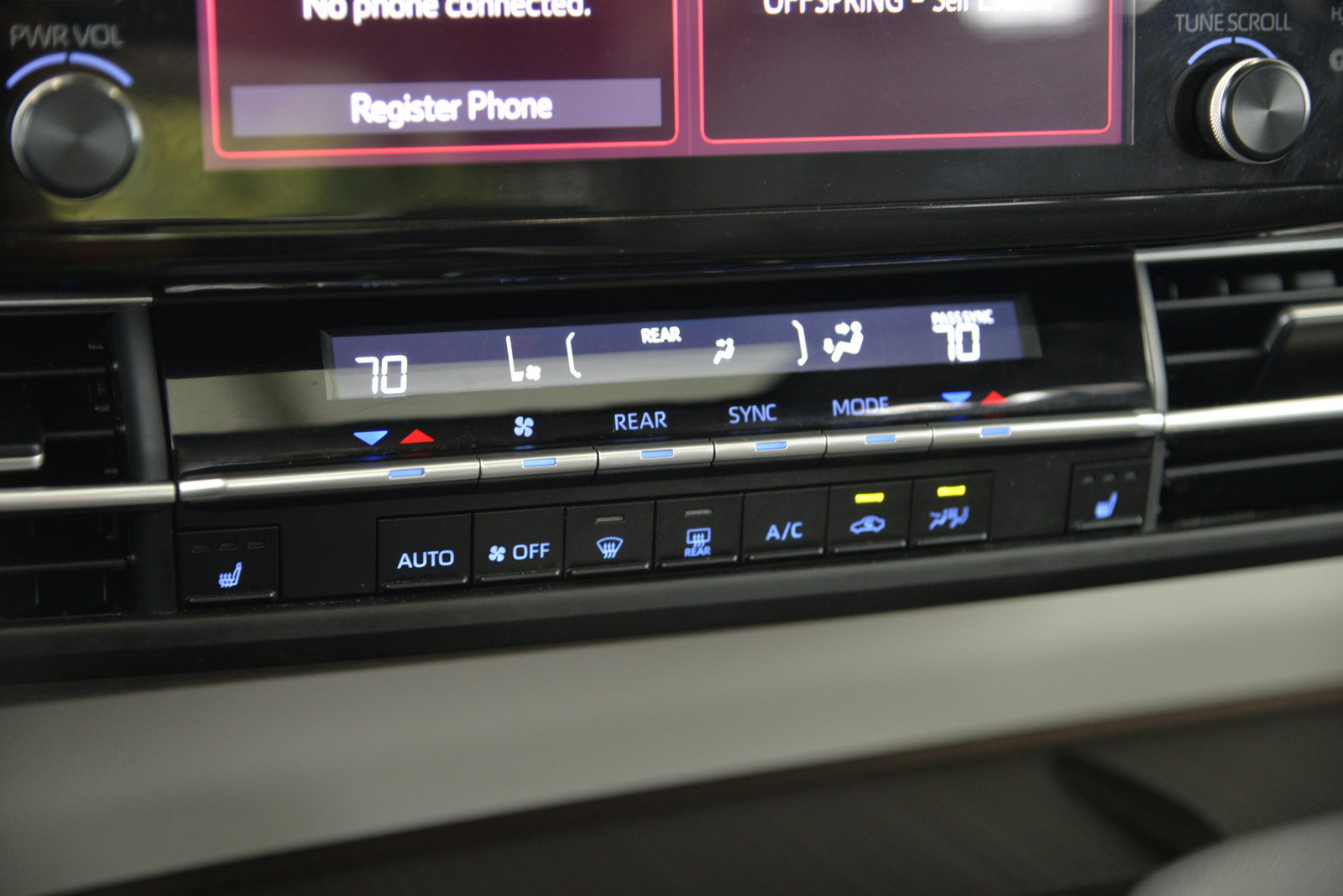 Used 2024 Toyota Sienna XLE AWD/4WD image 14