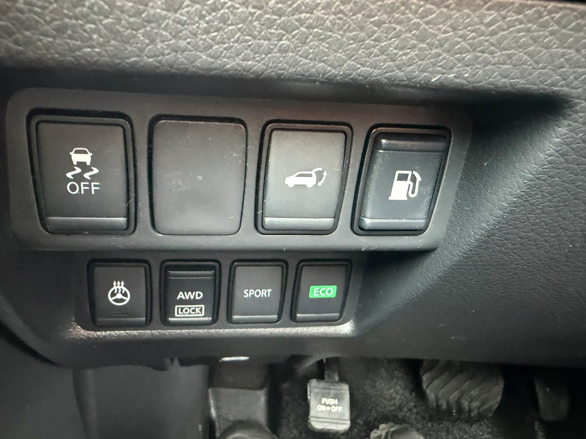 Used 2018 Nissan Rogue SV w/ Premium Package image 14