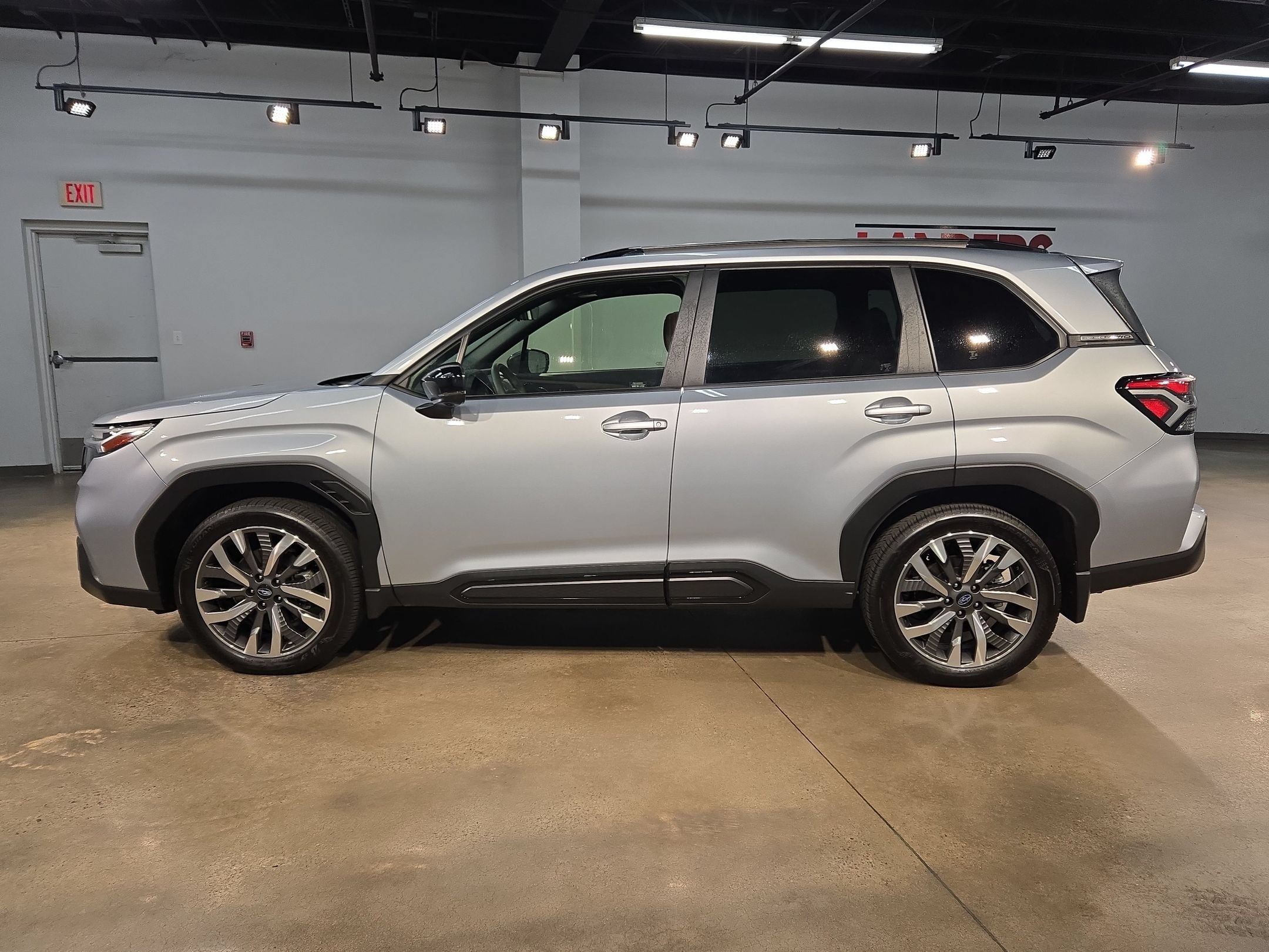 Used 2025 Subaru Forester Touring AWD/4WD image 4