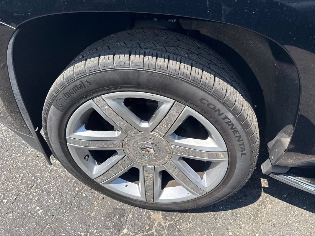 Used 2015 Cadillac Escalade Luxury AWD/4WD image 32