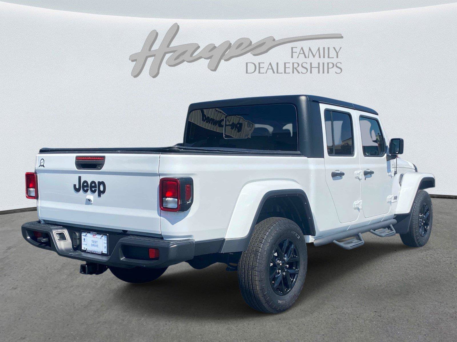 Used 2022 Jeep Gladiator Sport AWD/4WD image 3