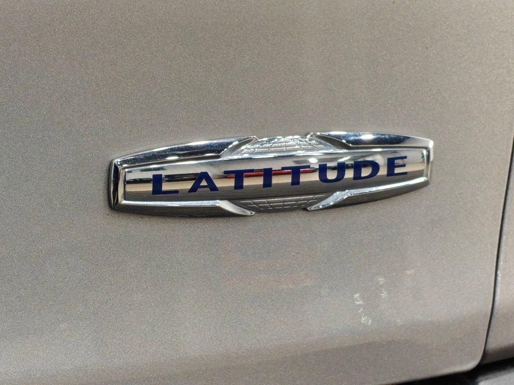 Used 2015 Jeep Cherokee Latitude w/ Cold Weather Group image 48