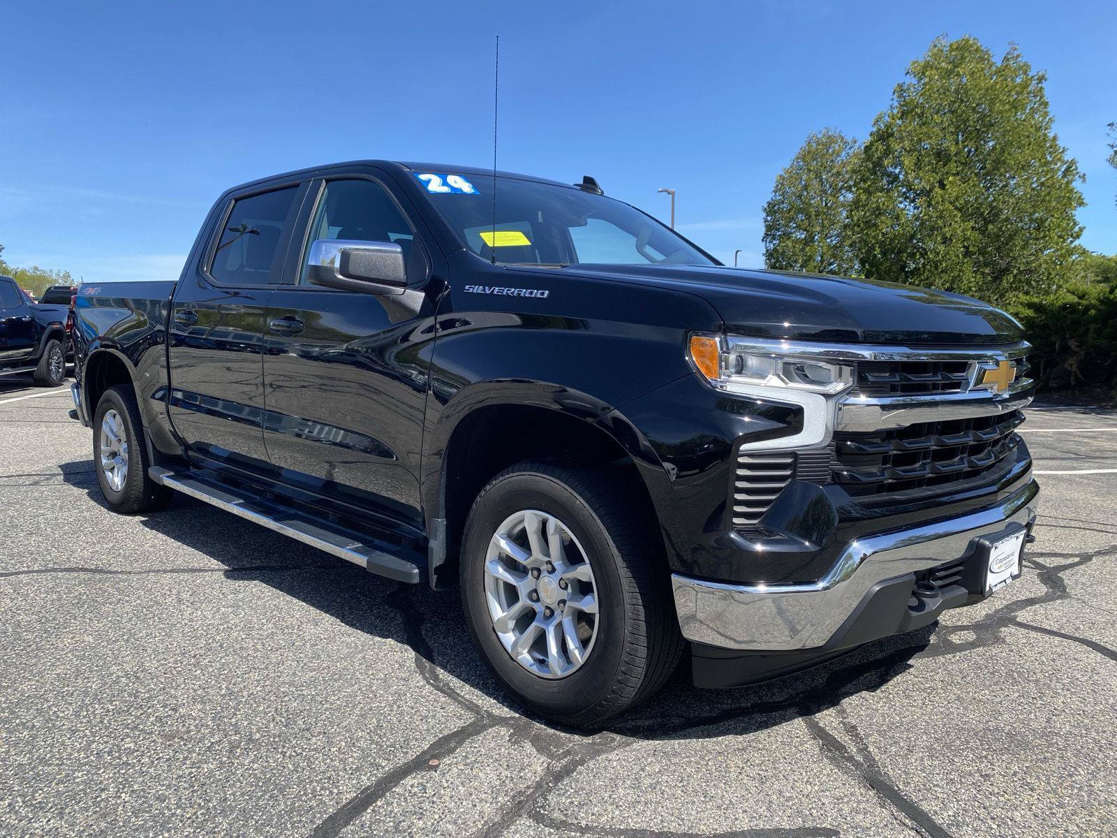 Used 2024 Chevrolet Silverado 1500 LT AWD/4WD image 3