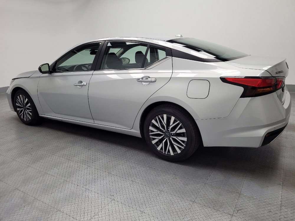 Used 2024 Nissan Altima 2.5 SV image 3