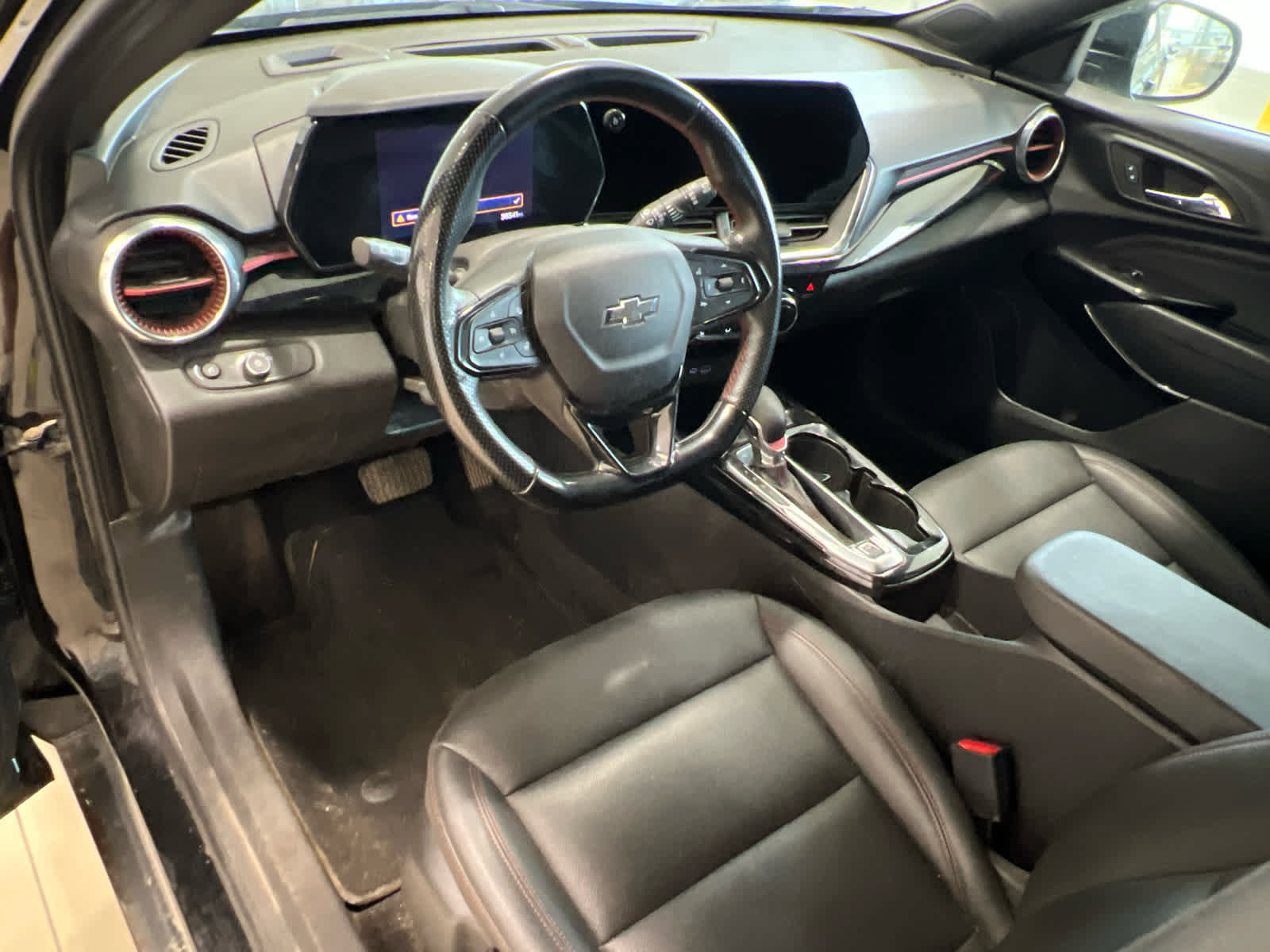 Used 2024 Chevrolet Trax RS w/ Driver Confidence Package FWD image 11