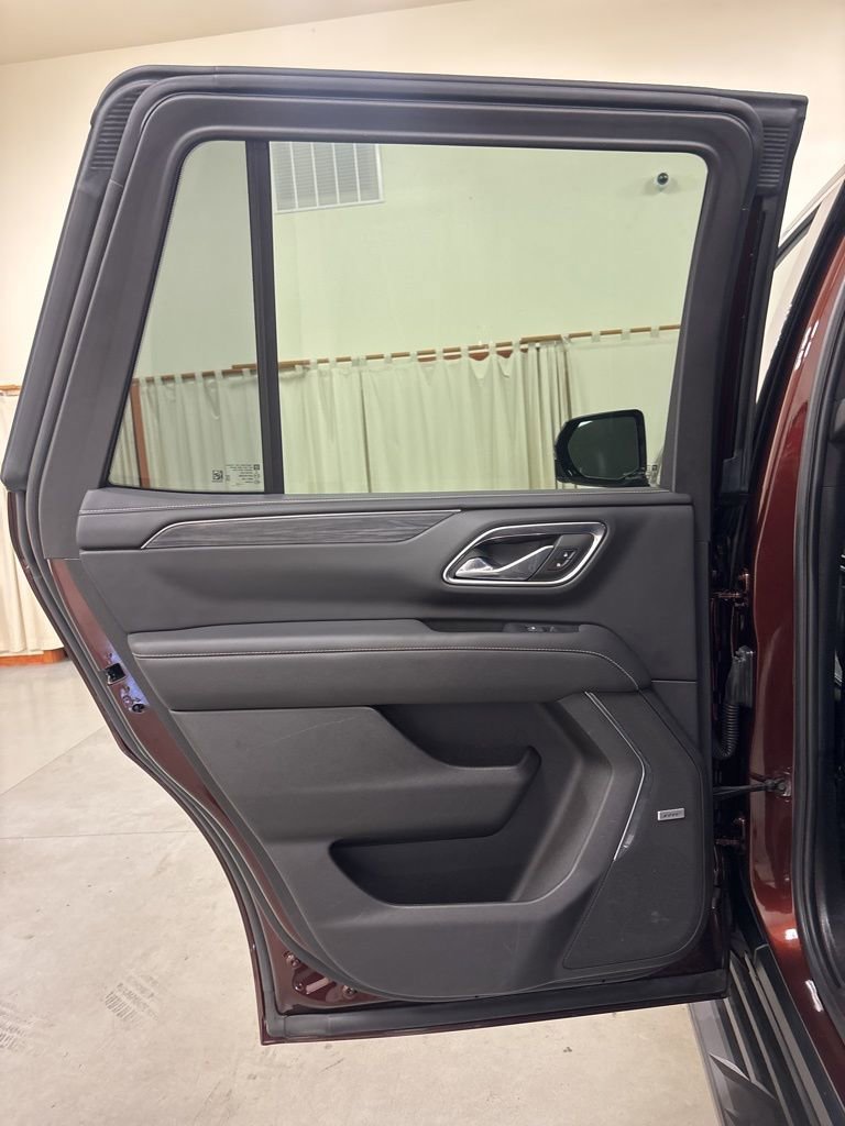 Used 2023 GMC Yukon SLT w/ SLT Luxury Package image 22