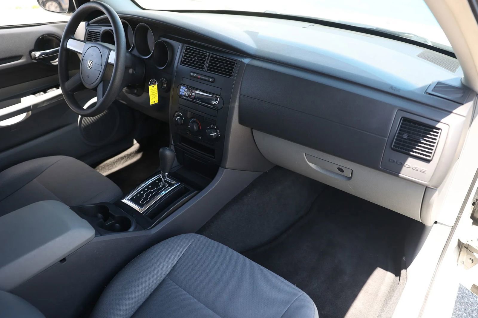 Used 2005 Dodge Magnum SE RWD image 23