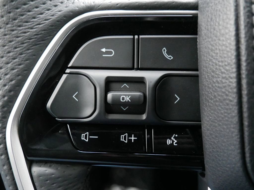 Used 2025 Toyota Sequoia Platinum AWD/4WD image 17
