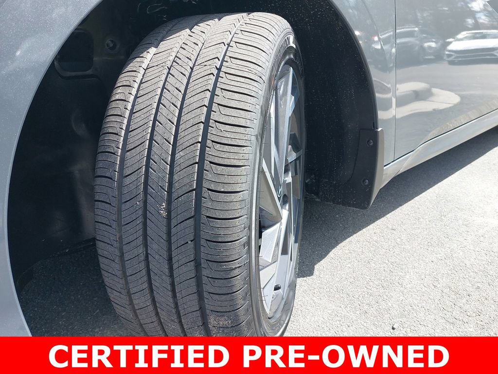 Certified 2025 Hyundai Elantra Limited FWD image 33