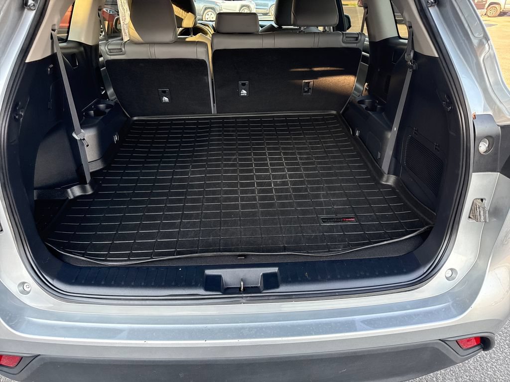 Used 2023 Toyota Highlander XLE AWD/4WD image 23