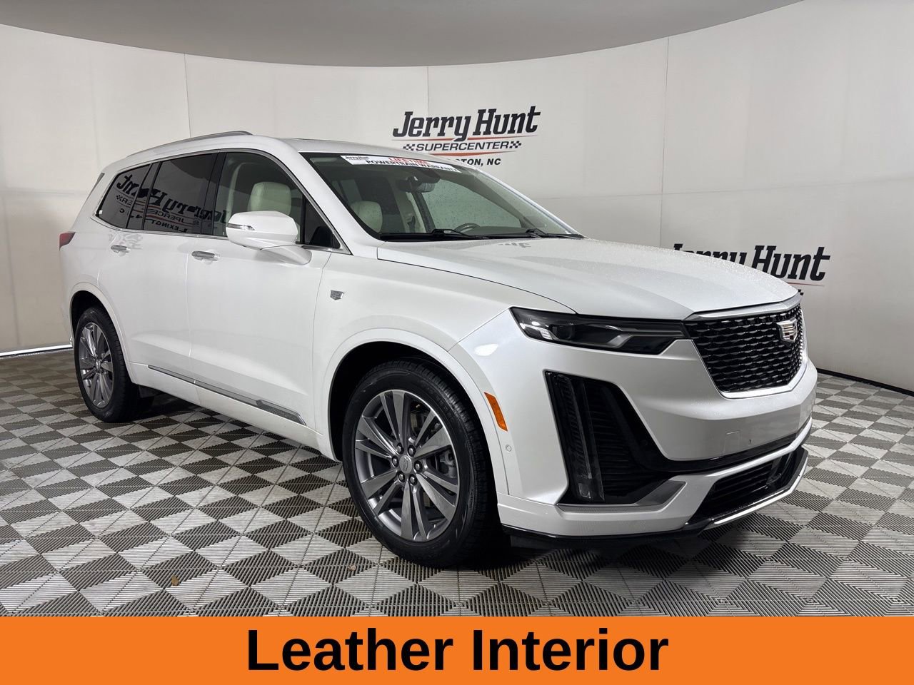 Used 2023 Cadillac XT6 Premium Luxury w/ Technology Package image 4