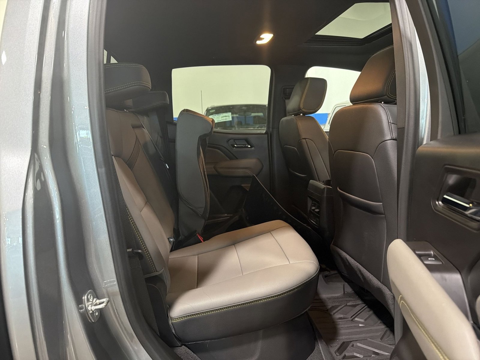 Used 2024 Chevrolet Colorado ZR2 w/ ZR2 Bison Edition AWD/4WD image 30