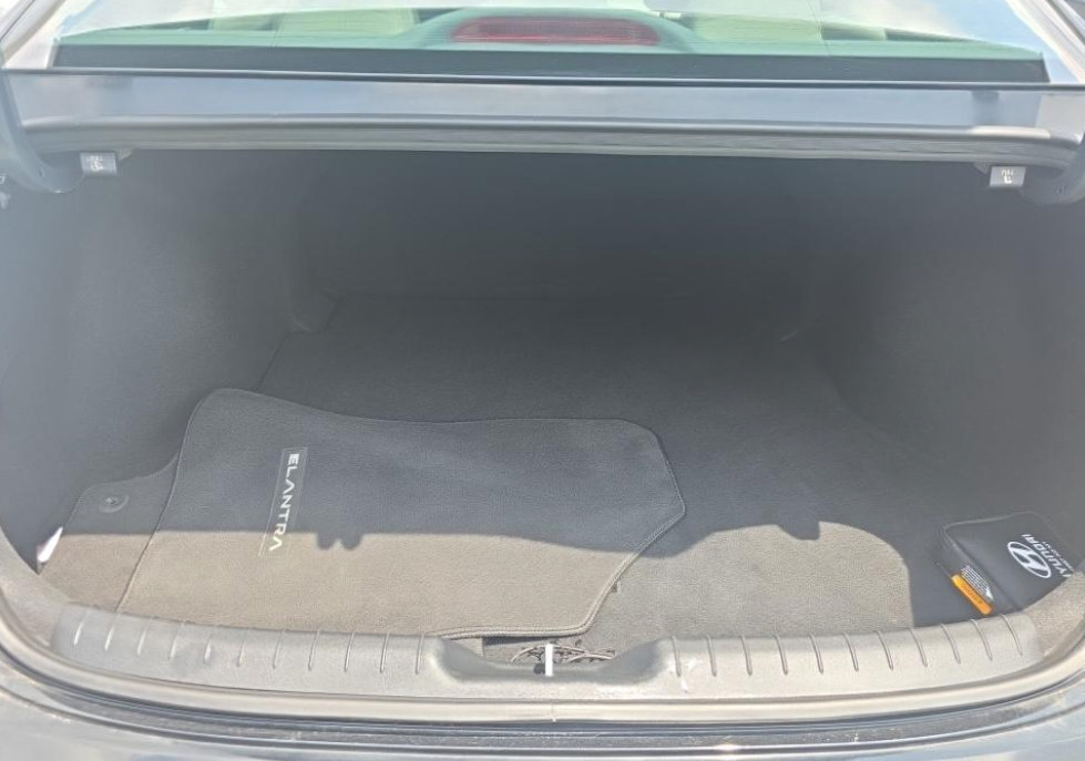 Used 2023 Hyundai Elantra SEL FWD image 18