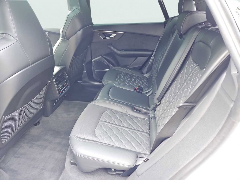 Certified 2023 Audi SQ8 Premium Plus w/ Executive Package AWD/4WD image 34