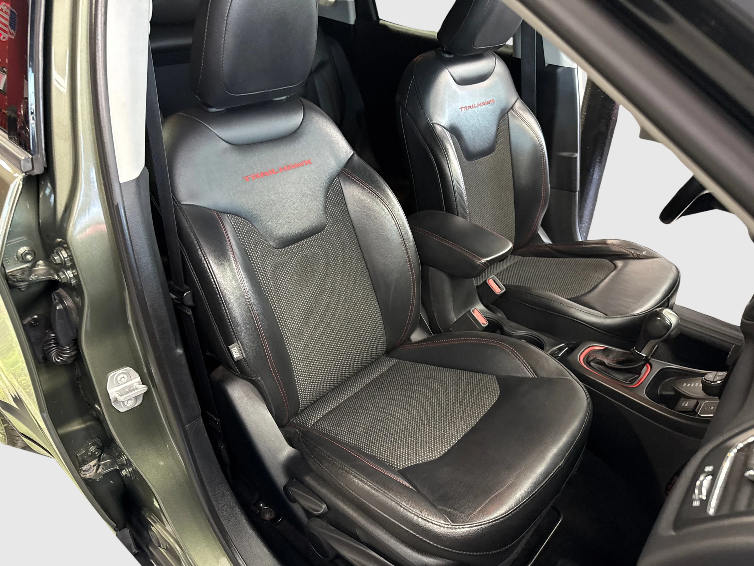 Used 2019 Jeep Compass Trailhawk w/ Cold Weather Group AWD/4WD image 14