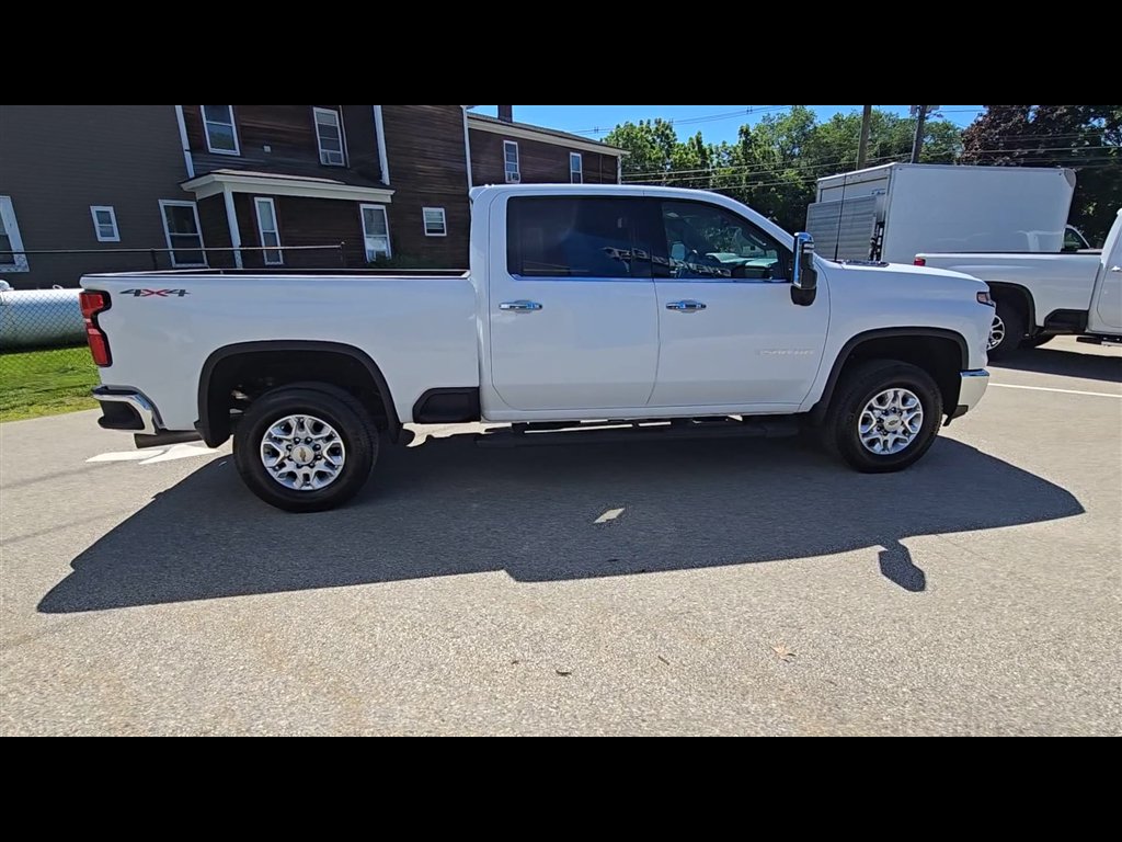 Used 2026 Chevrolet Silverado 3500 LTZ w/ LTZ Convenience Package AWD/4WD image 9