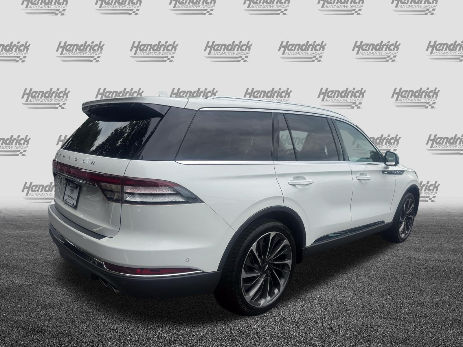Used 2020 Lincoln Aviator Reserve w/ Equipment Group 202A AWD/4WD image 2