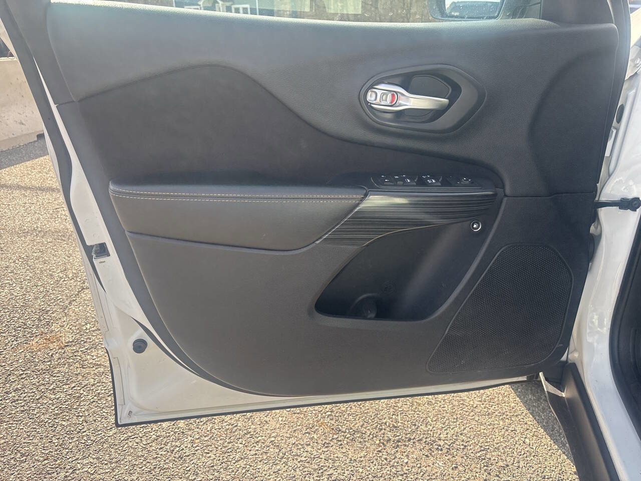 Used 2016 Jeep Cherokee Latitude w/ Cold Weather Group image 17