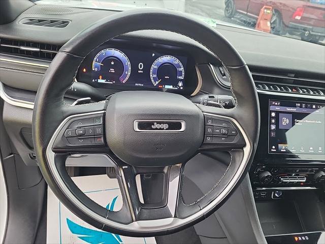 Used 2022 Jeep Grand Cherokee Altitude image 11