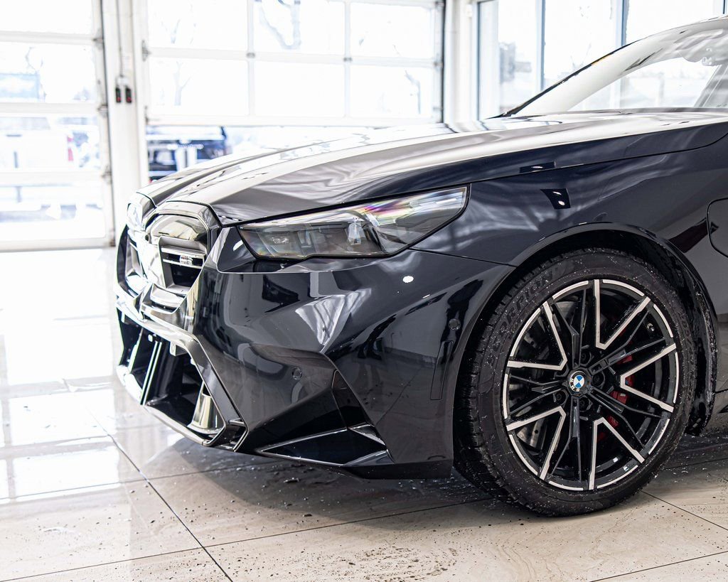Used 2025 BMW M5 w/ Carbon Package AWD/4WD image 4