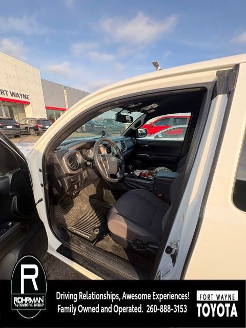 Used 2017 Toyota Tacoma TRD Off-Road image 4