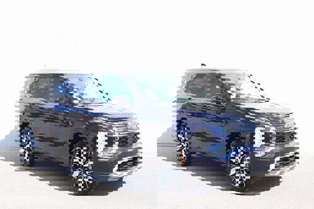 New 2025 Mitsubishi Outlander SE image 1