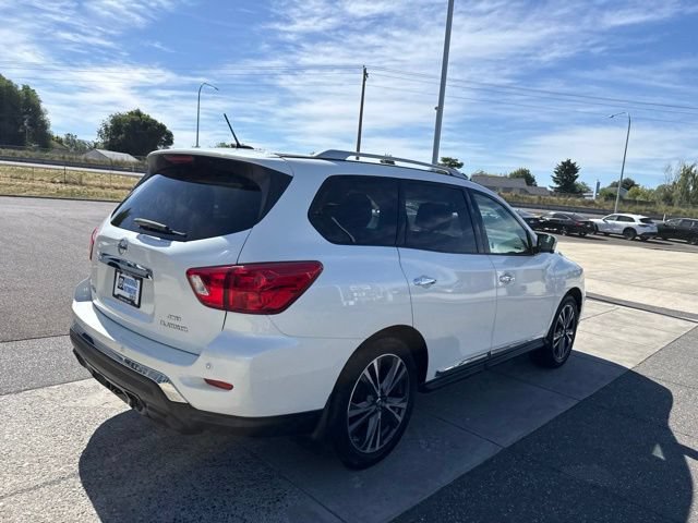 Used 2017 Nissan Pathfinder Platinum w/ Family Entertainment Package AWD/4WD image 6