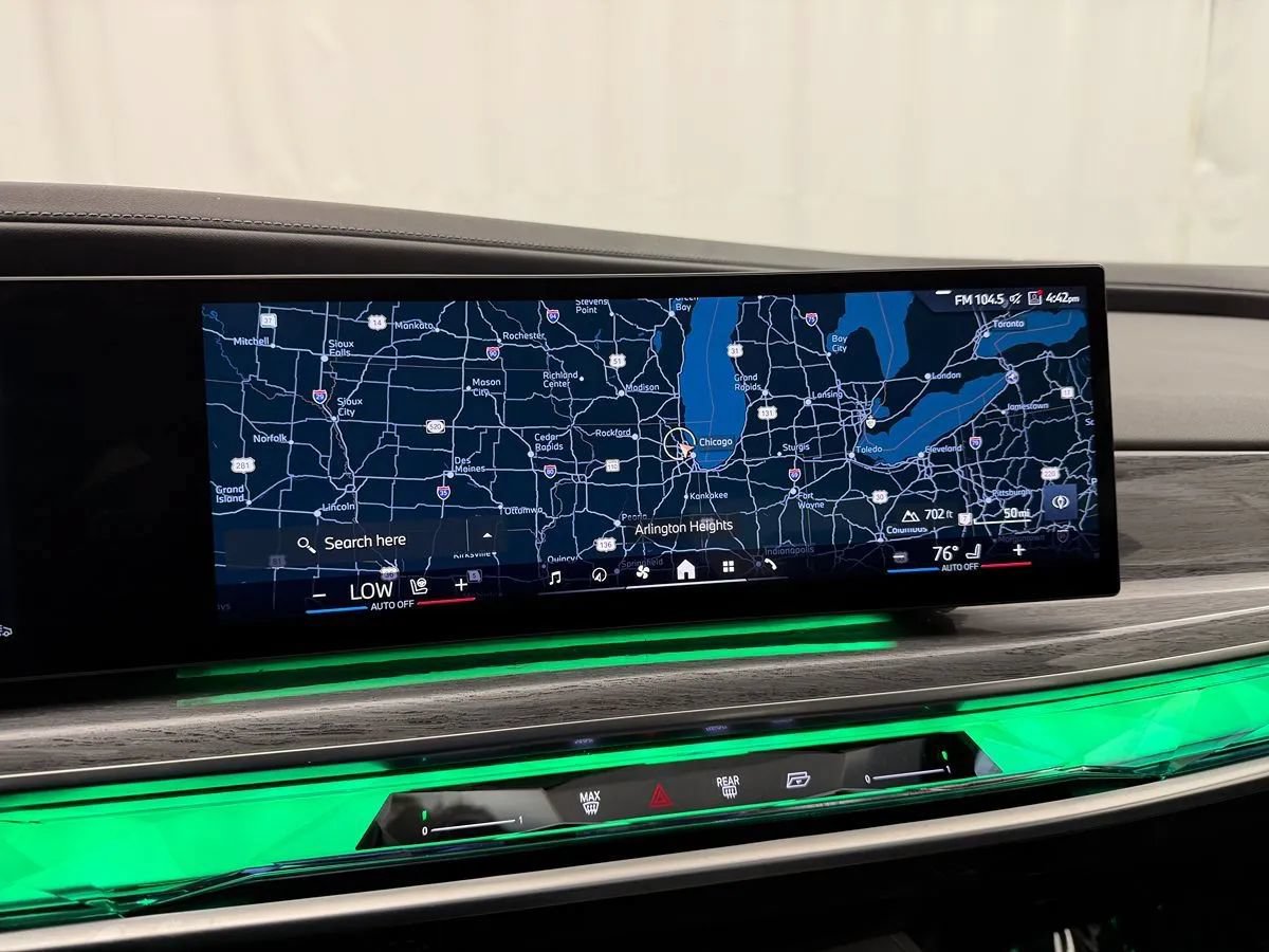 Used 2024 BMW 740i xDrive AWD/4WD image 34