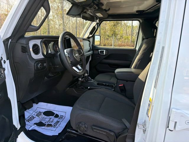 Used 2025 Jeep Wrangler Unlimited Sahara image 3