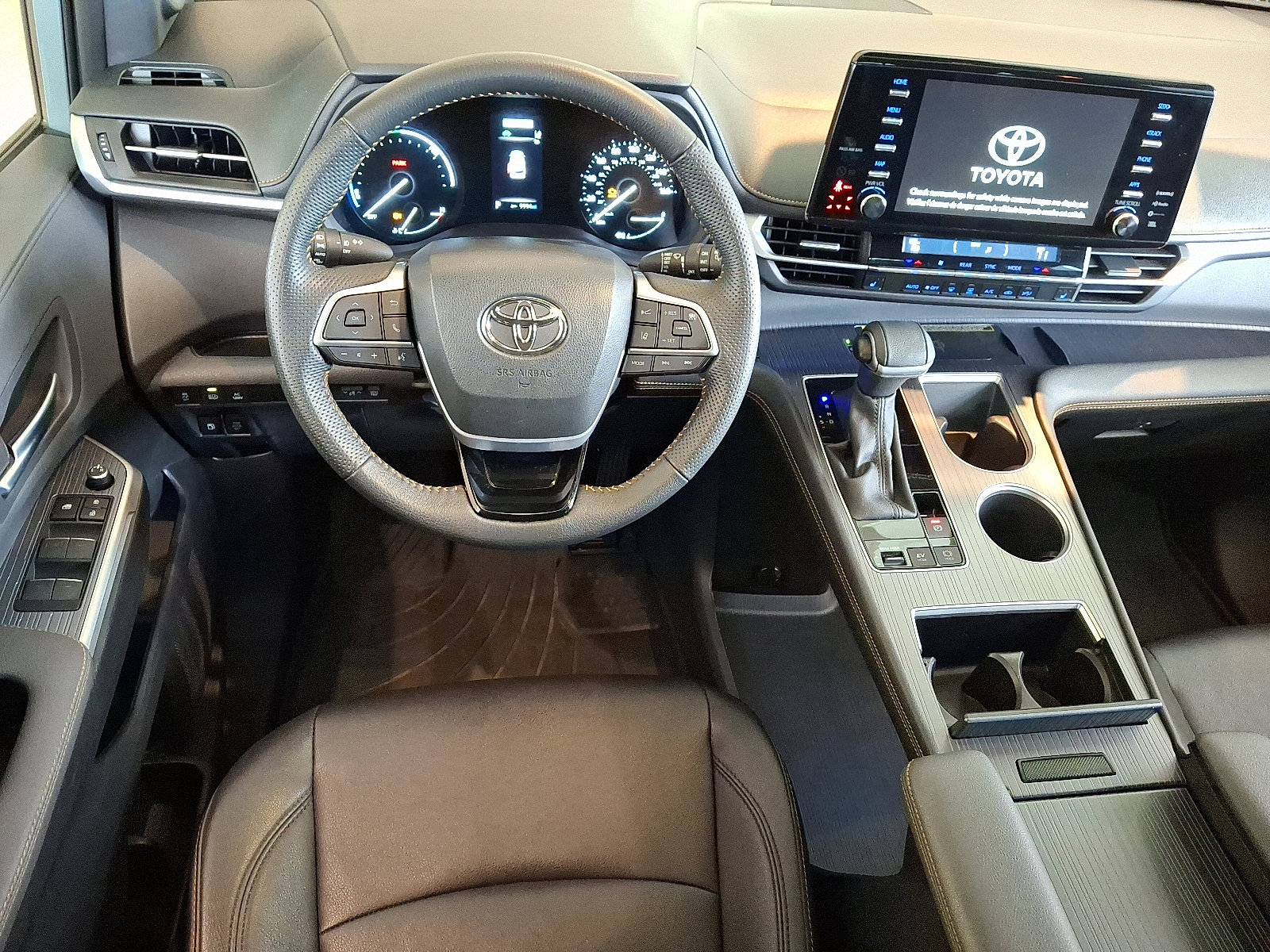 Certified 2023 Toyota Sienna XLE Woodland Edition image 12