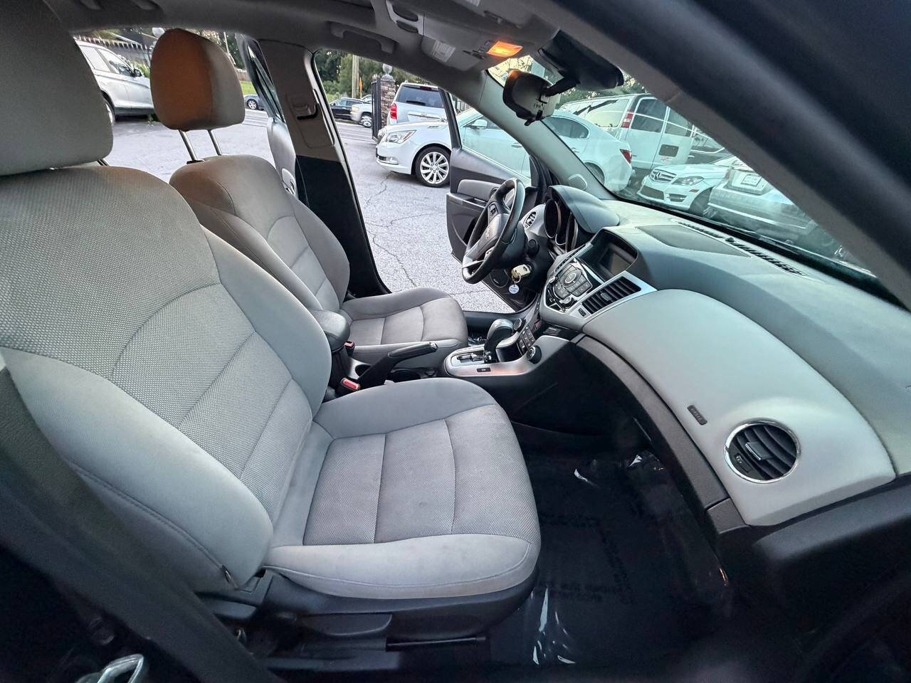 Used 2014 Chevrolet Cruze LT FWD image 17