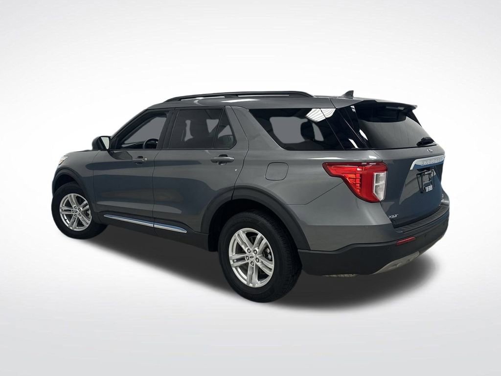 Used 2023 Ford Explorer XLT w/ Equipment Group 202A image 3
