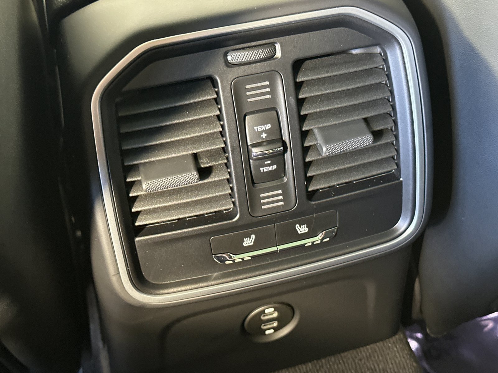 Certified 2026 Porsche Macan AWD/4WD image 15