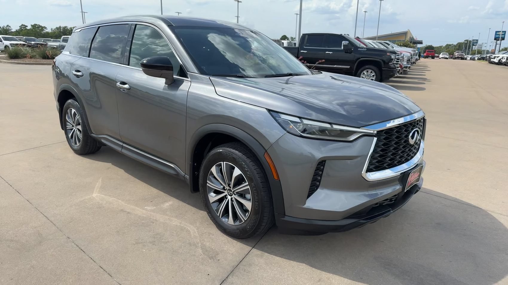 Used 2025 INFINITI QX60 Pure w/ Cargo Package FWD image 3