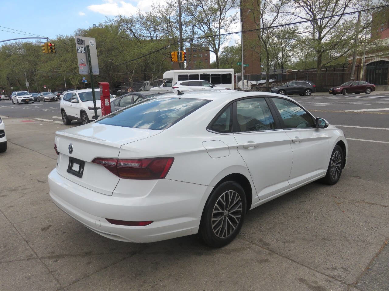 Used 2019 Volkswagen Jetta SE FWD image 4
