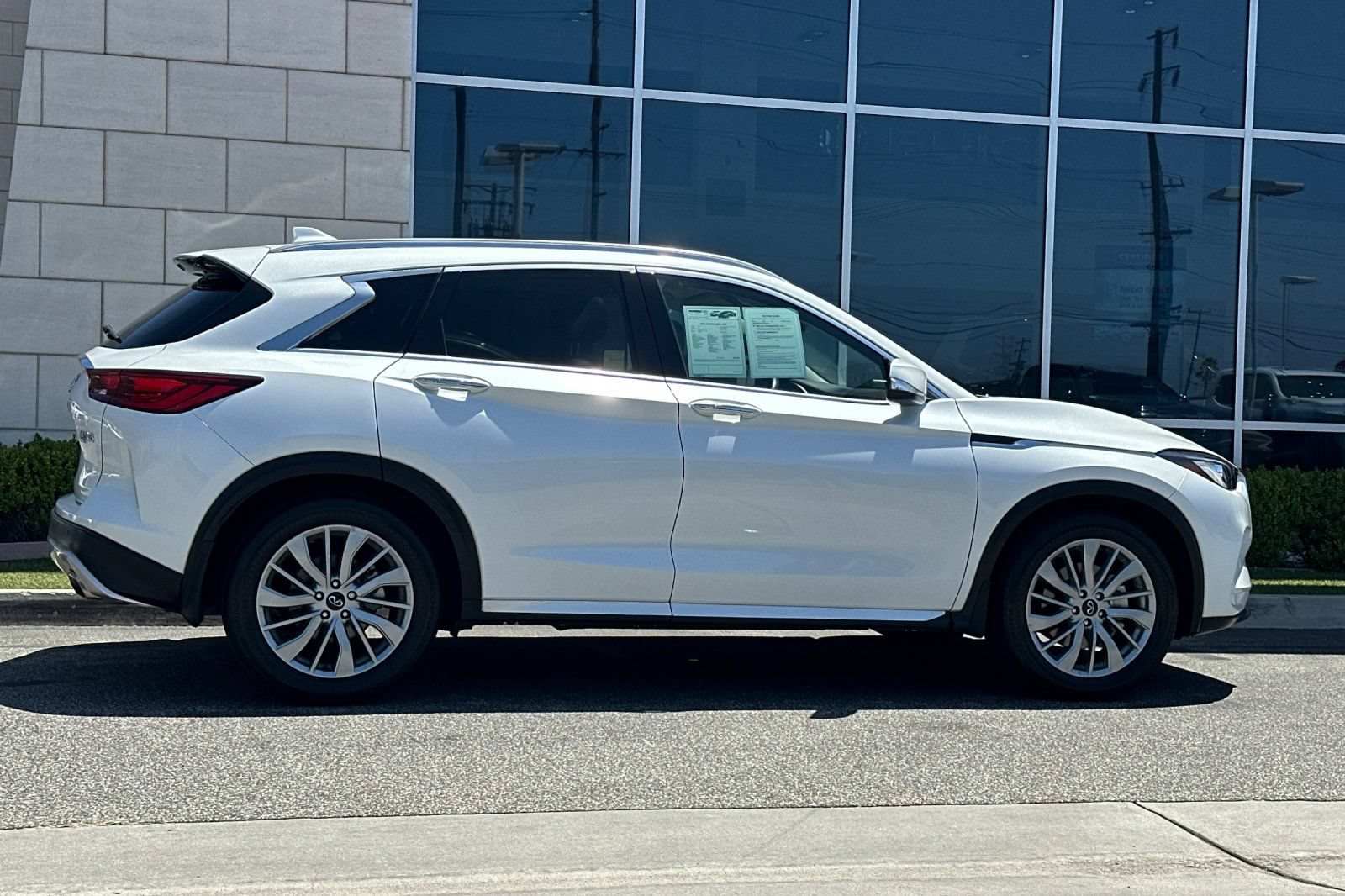 Used 2023 INFINITI QX50 Luxe FWD image 3