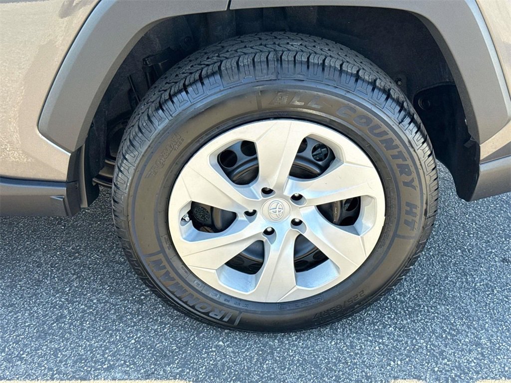 Used 2024 Toyota RAV4 LE image 38