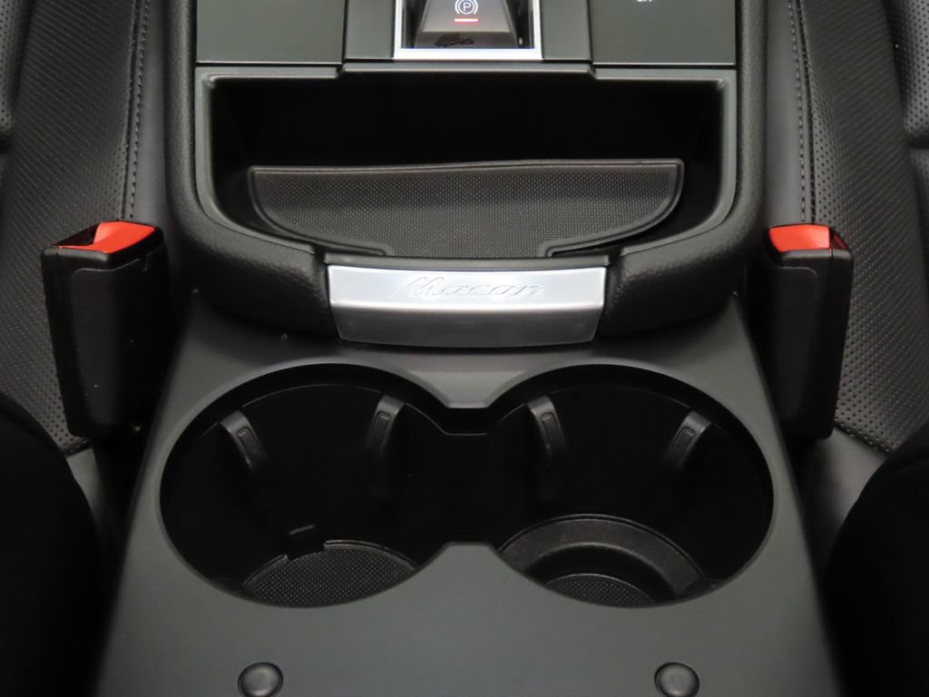 Certified 2026 Porsche Macan AWD/4WD image 29