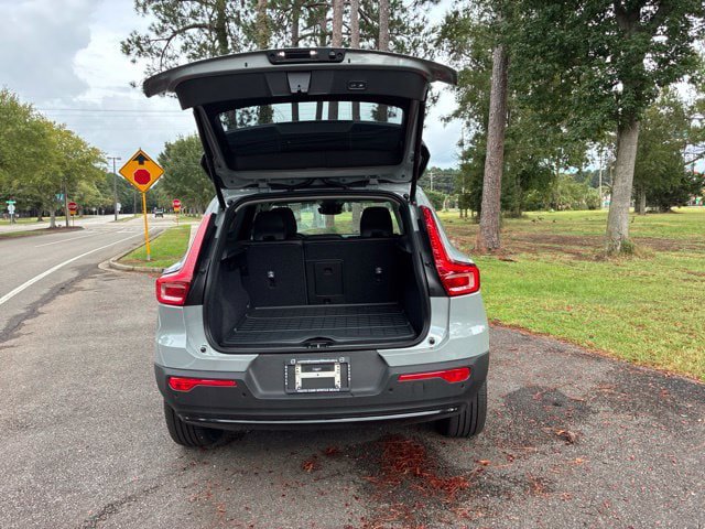New 2026 Volvo XC40 B5 Plus w/ Protection Package Premier AWD/4WD image 19