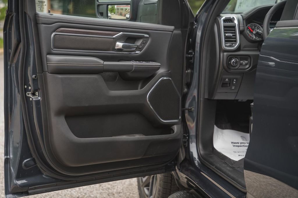 New 2026 RAM 1500 Laramie AWD/4WD image 44