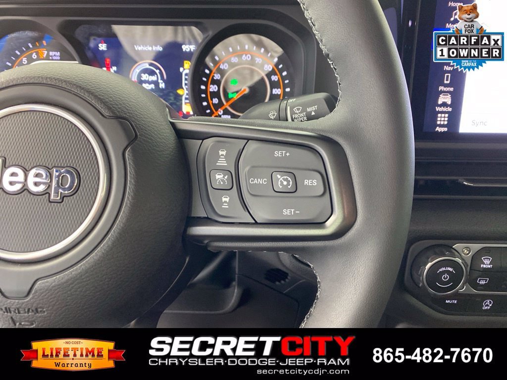 Used 2025 Jeep Gladiator Mojave AWD/4WD image 15