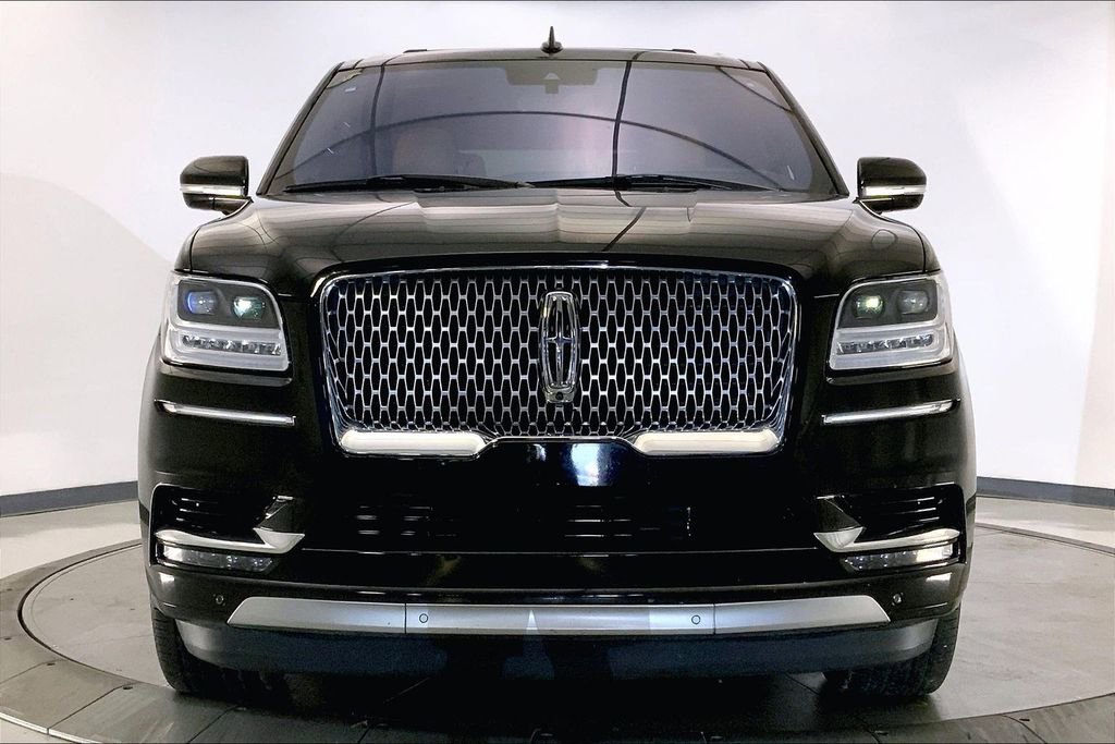 Used 2018 Lincoln Navigator Reserve w/ Technology Package AWD/4WD image 2