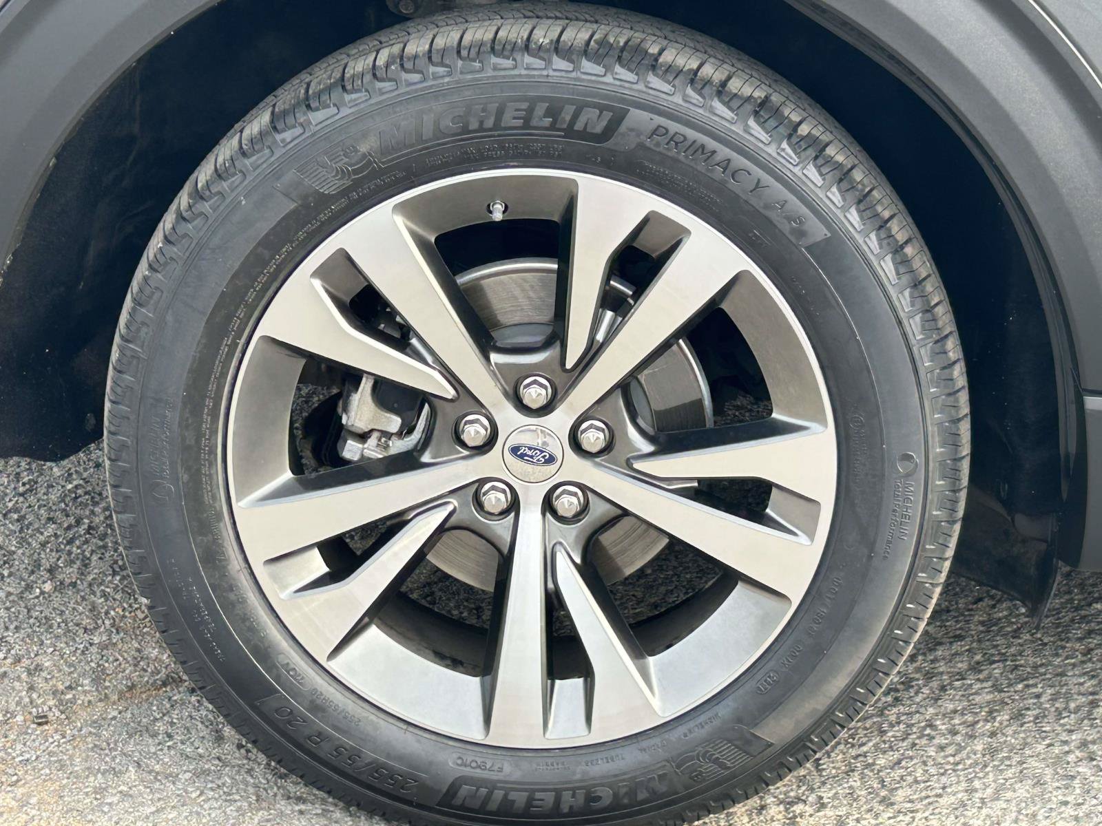 Used 2020 Ford Explorer Platinum w/ Premium Technology Package AWD/4WD image 9