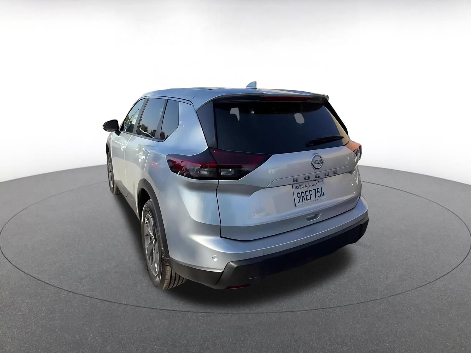 Used 2025 Nissan Rogue SV FWD image 11